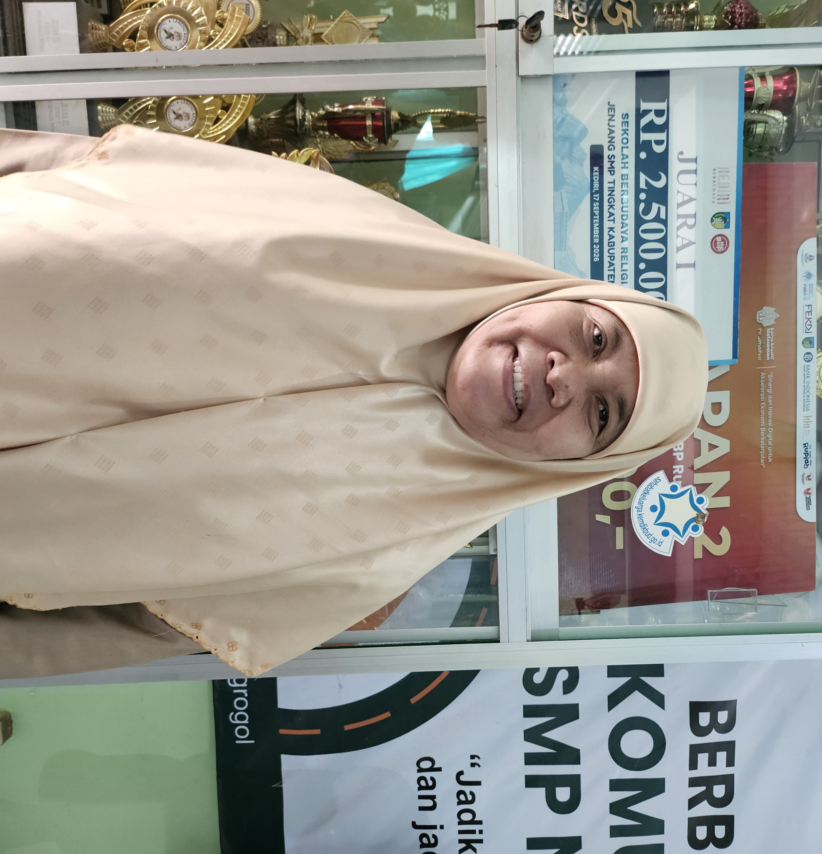 YULI KUSNUL KOTIMAH,S.Pd